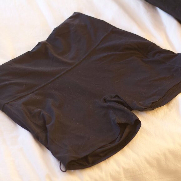 Gymshark Legacy Logo Tight Shorts - Picture 1 of 5